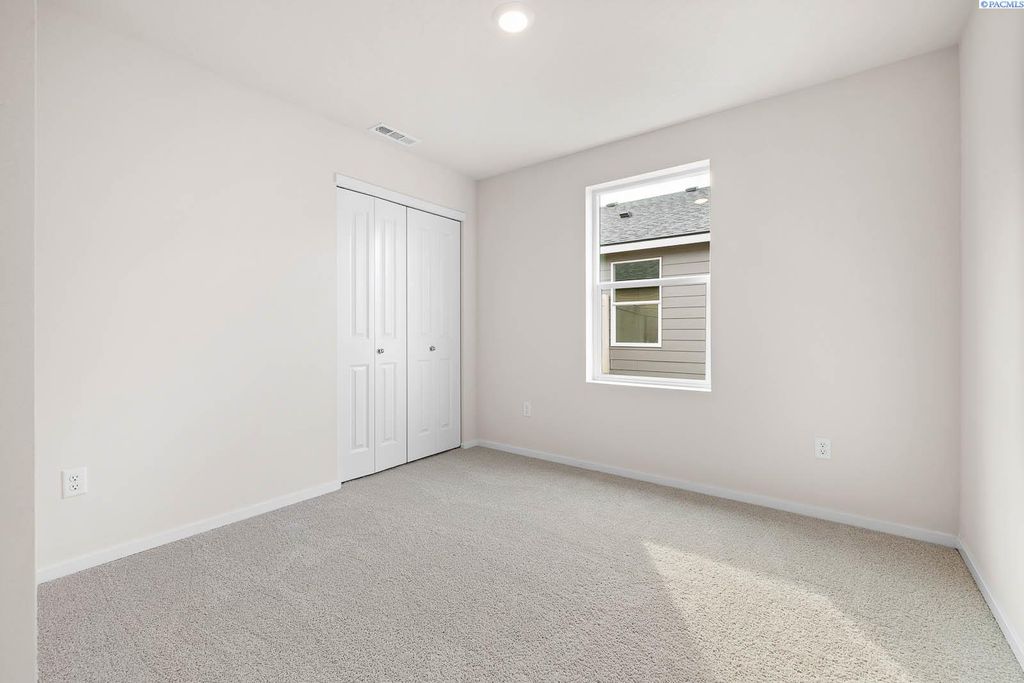 Photo of 11316 Buckingham Dr, Pasco, WA 99301 (MLS # 291062)