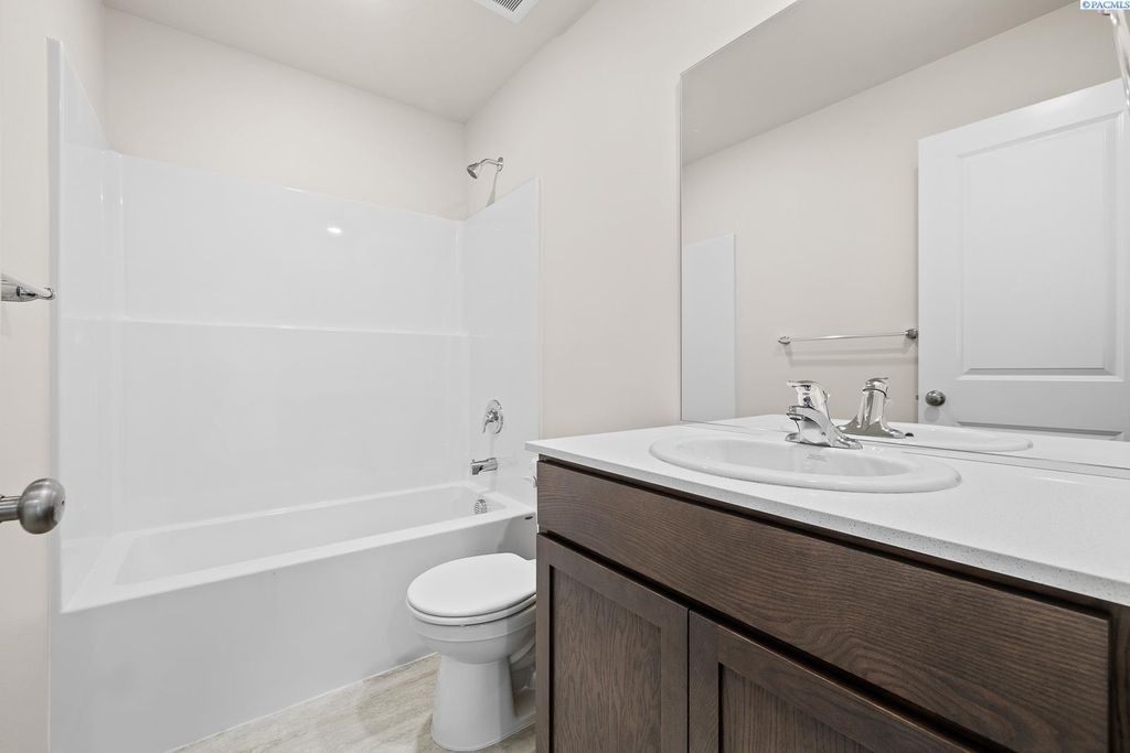 Photo of 11316 Buckingham Dr, Pasco, WA 99301 (MLS # 291062)