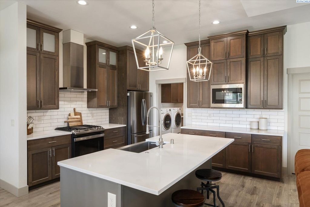 Photo of 3905 Orchard St, West Richland, WA 99353 (MLS # 291413)