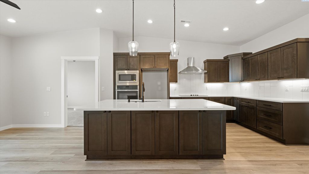 Photo of 1322 Kalani Ct, West Richland, WA 99353 (MLS # 292538)