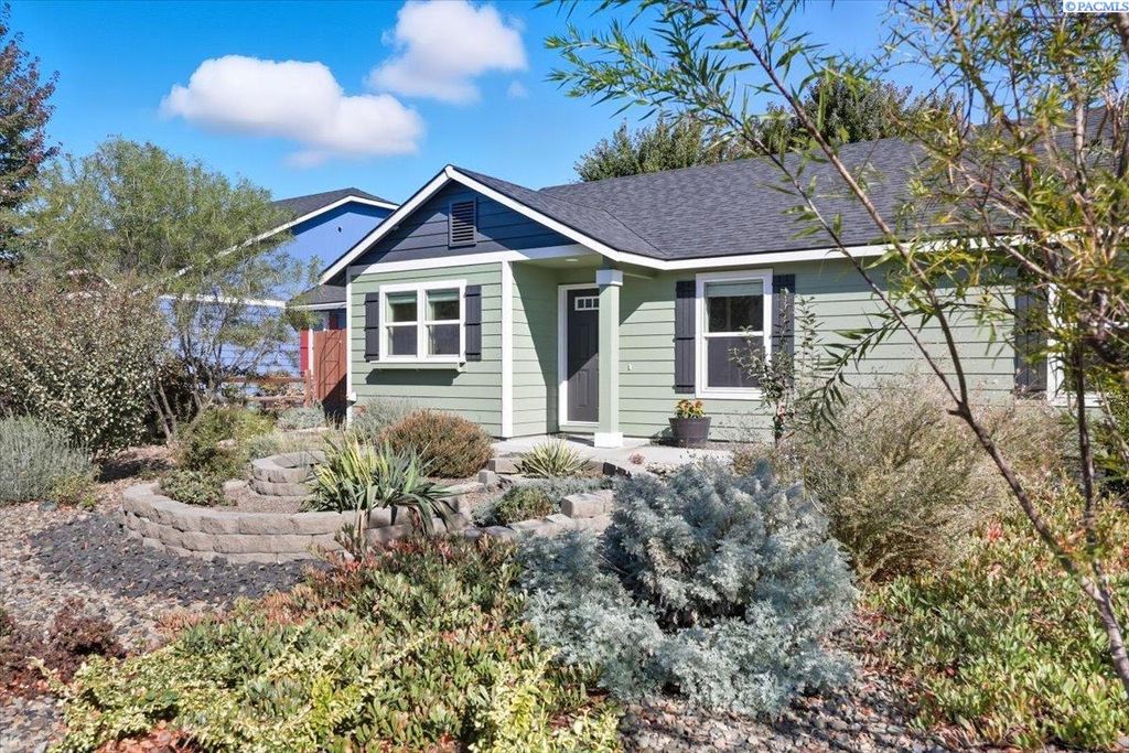 Photo of 5188 Pinehurst St, West Richland, WA 99353 (MLS # 288048)