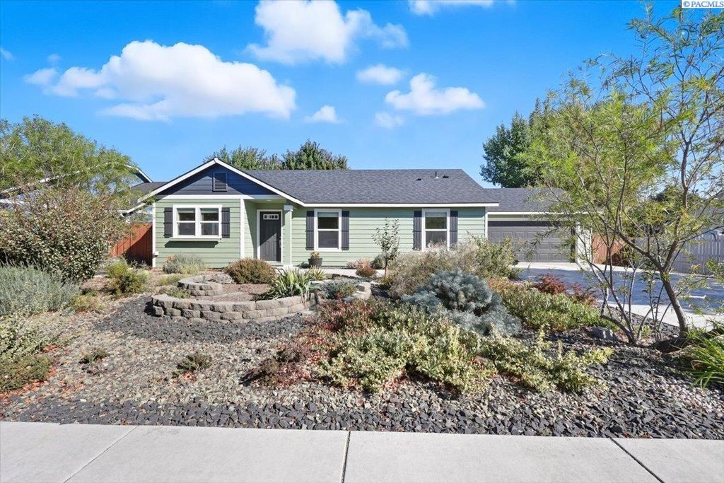 Photo of 5188 Pinehurst St, West Richland, WA 99353 (MLS # 288048)