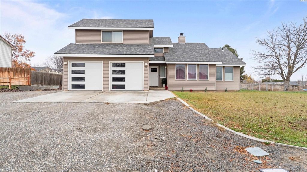 Photo of 182 Travis Lane, Kennewick, WA 99338 (MLS # 289154)