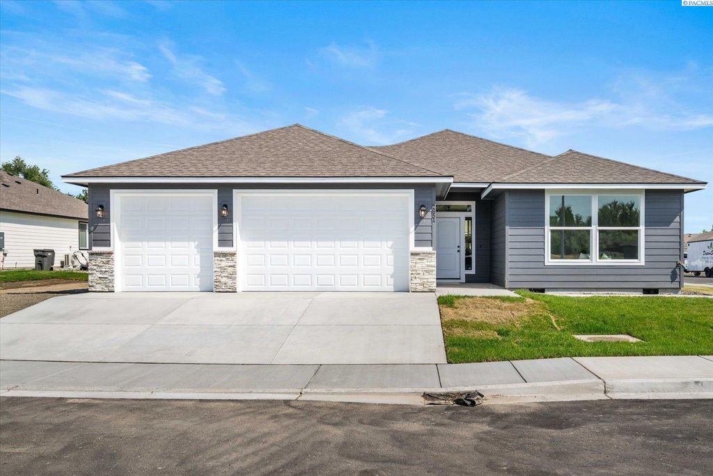 Photo of 2851 S Alder St, Kennewick, WA 99337 (MLS # 292949)