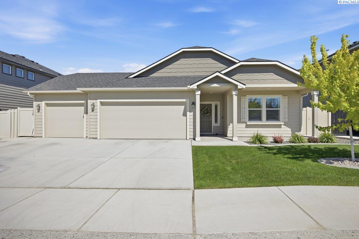 Photo 1 of 36 — 647 Marysville Way, Richland, WA 99352