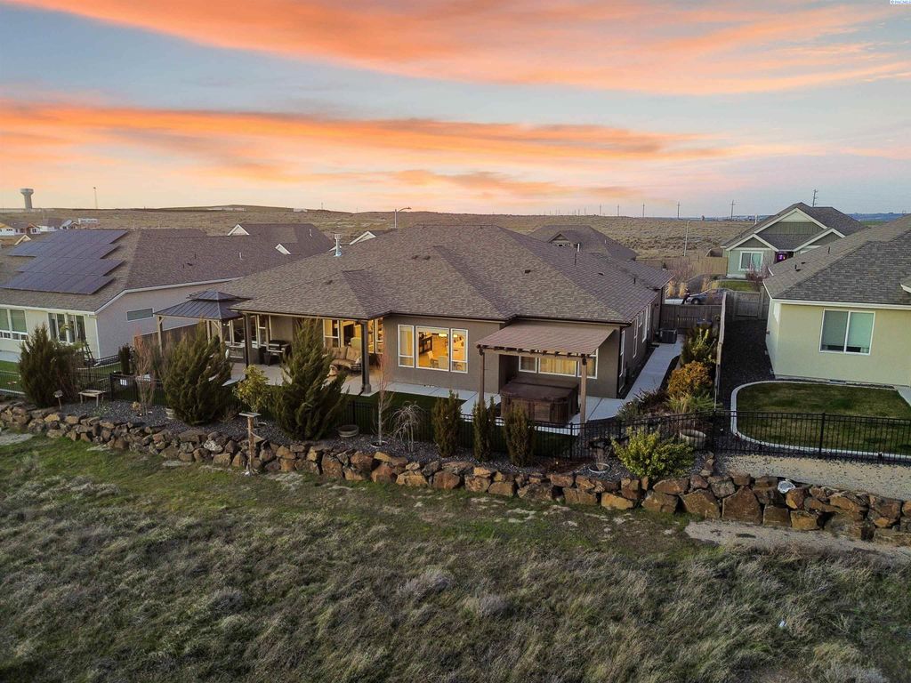 Photo of 3097 Bobwhite Way, Richland, WA 99354 (MLS # 291177)