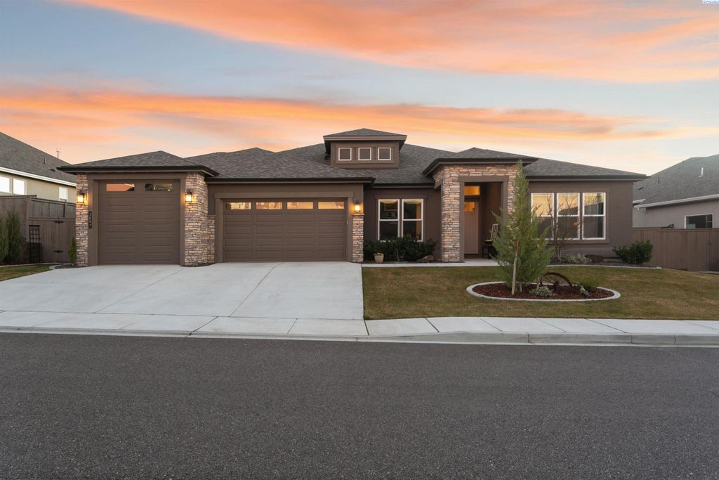 Photo of 3097 Bobwhite Way, Richland, WA 99354 (MLS # 291177)