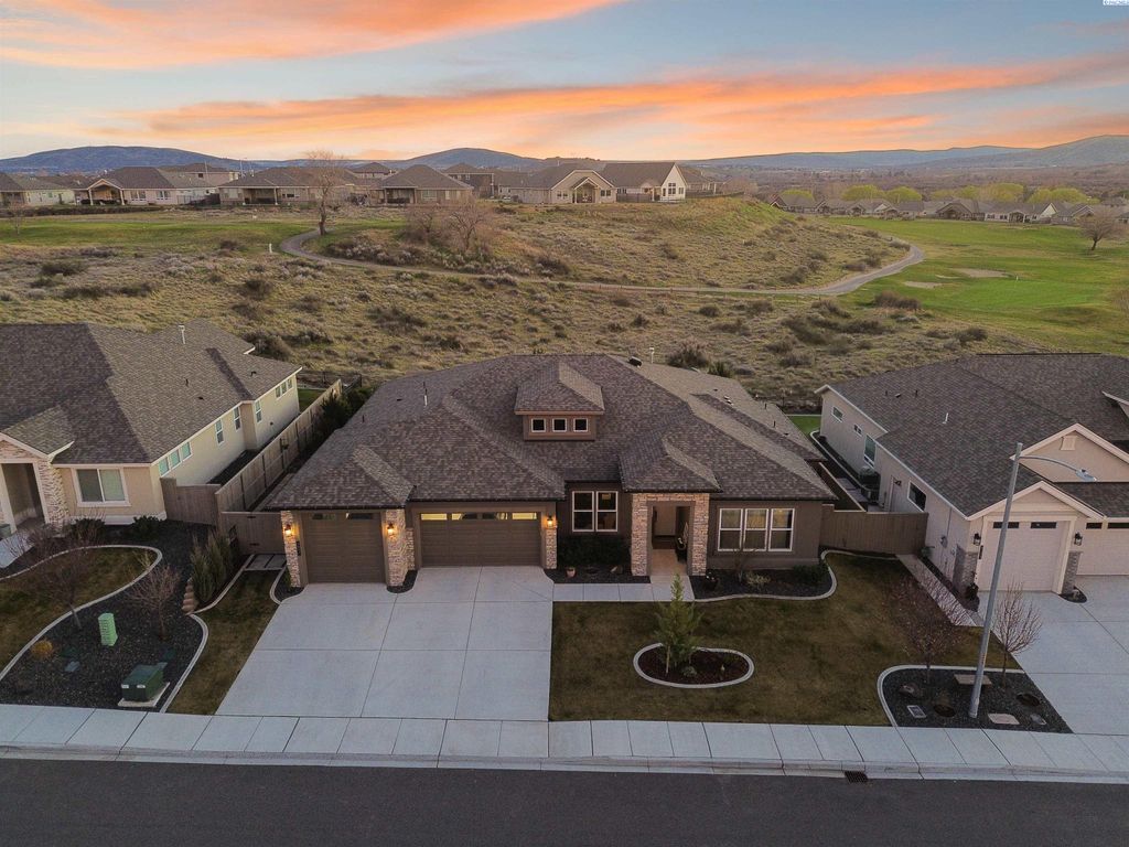 Photo of 3097 Bobwhite Way, Richland, WA 99354 (MLS # 291177)