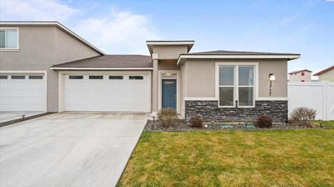 Photo of 2717 Serenity Ct, West Richland, WA 99353 (MLS # 290063)