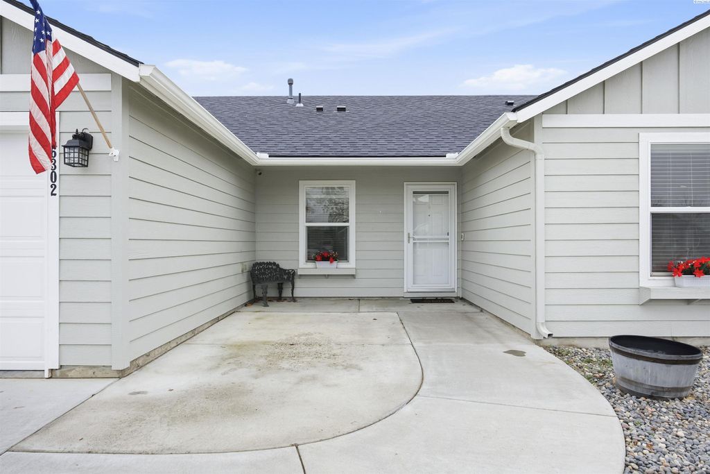 Photo of 6302 Westport Lane, Pasco, WA 99301 (MLS # 289261)