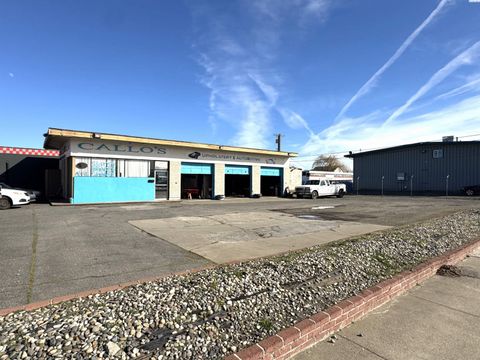 Photo of 626 W Lewis St, Pasco, WA 99301 (MLS # 290805)