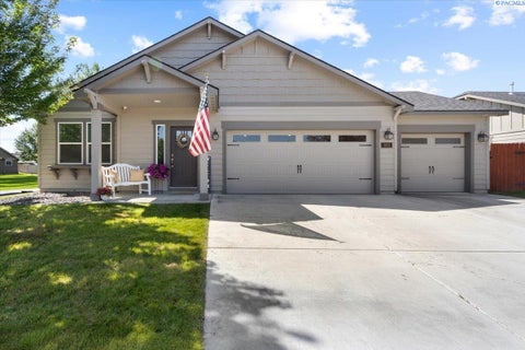 Photo of 803 W 29th Pl, Kennewick, WA 99337 (MLS # 293446)