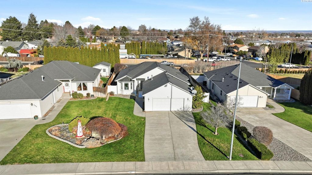 Photo of 405 W Canyon Lakes Drive, Kennewick, WA 99337 (MLS # 289557)