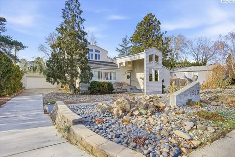 Photo of 1913 Davison Ave, Richland, WA 99354 (MLS # 290436)