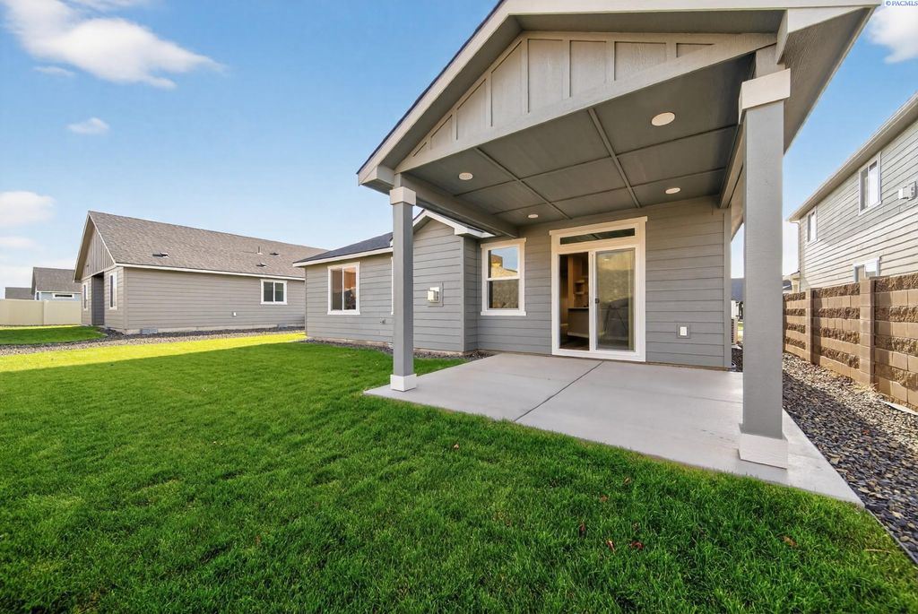 Photo of 3782 Stonecap St, Richland, WA 99352 (MLS # 291278)