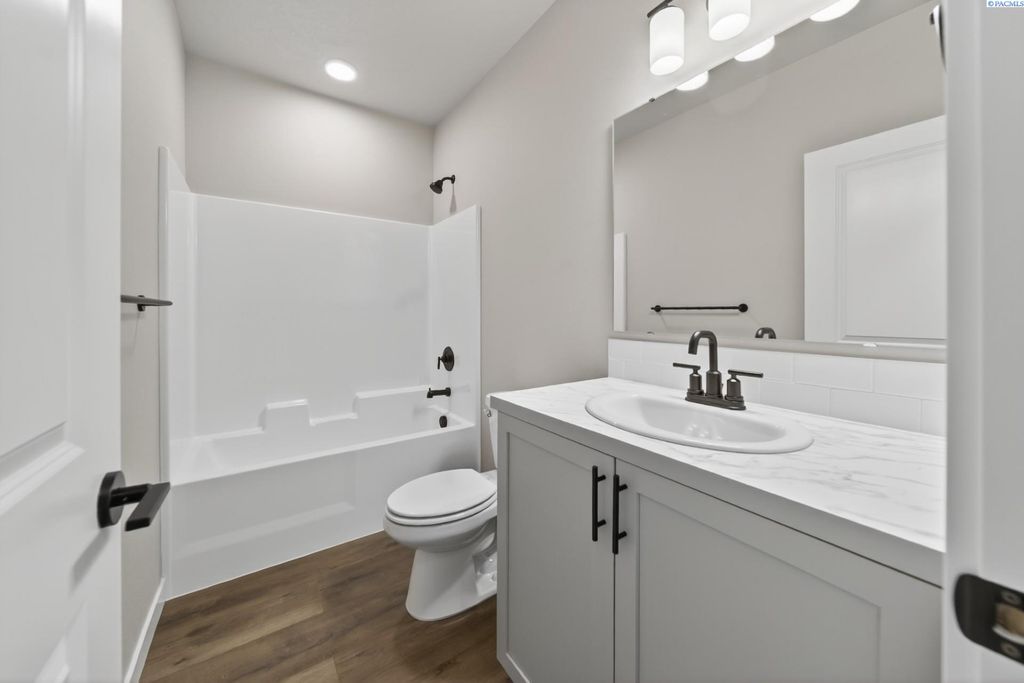 Photo of 3782 Stonecap St, Richland, WA 99352 (MLS # 291278)