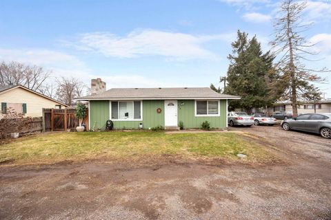 Photo of 115 E D Street, Wapato, WA 98951 (MLS # 290072)