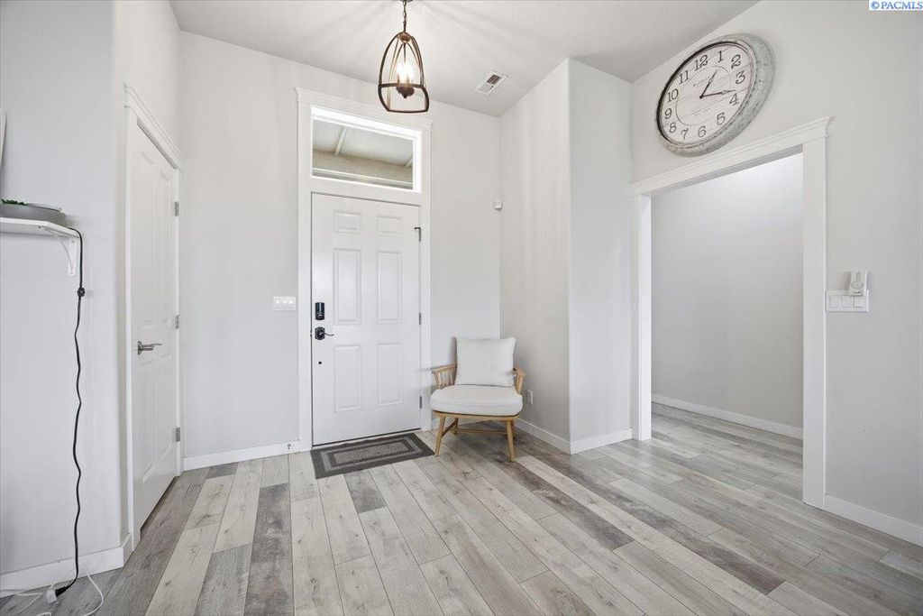 Photo of 3701 Ivy Rd, Pasco, WA 99301 (MLS # 291929)