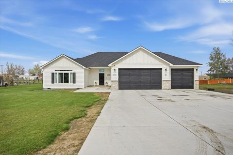 Photo of 3701 Ivy Rd, Pasco, WA 99301 (MLS # 291929)