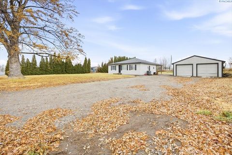 Photo of 198604 E Bowles Rd, Kennewick, WA 99337 (MLS # 288942)