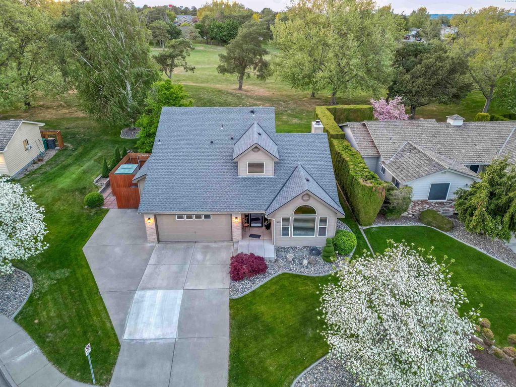 Photo of 3204 S Johnson Place, Kennewick, WA 99337 (MLS # 289804)