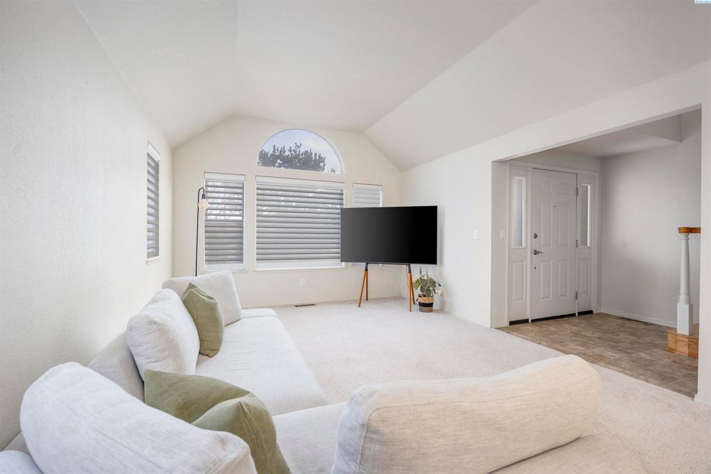 Photo of 3204 S Johnson Place, Kennewick, WA 99337 (MLS # 289804)