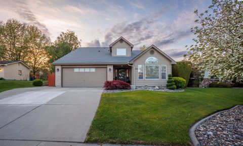 Photo of 3204 S Johnson Place, Kennewick, WA 99337 (MLS # 289804)