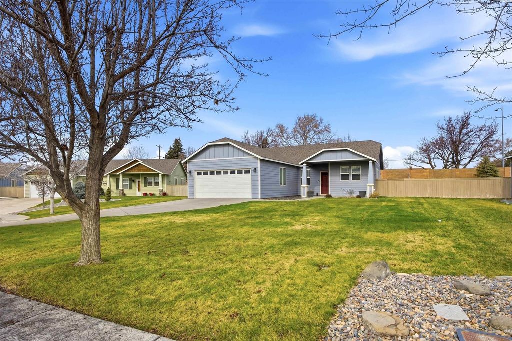 Photo of 5808 W 11th Ave, Kennewick, WA 99338 (MLS # 290668)