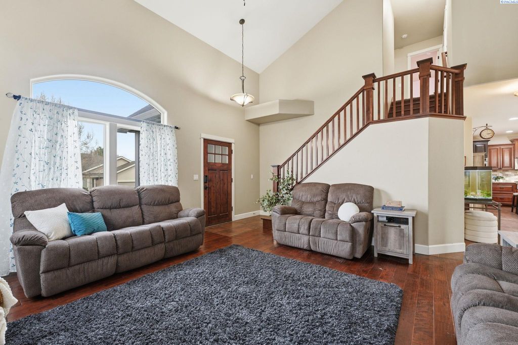 Photo of 369 Temple Meadow Lane, Richland, WA 99352 (MLS # 290989)