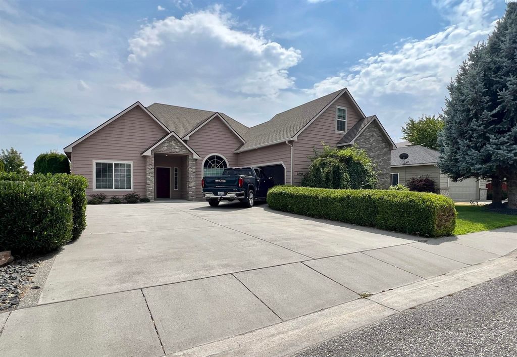 Photo of 3510 Waterford Street, Richland, WA 99352 (MLS # 287120)