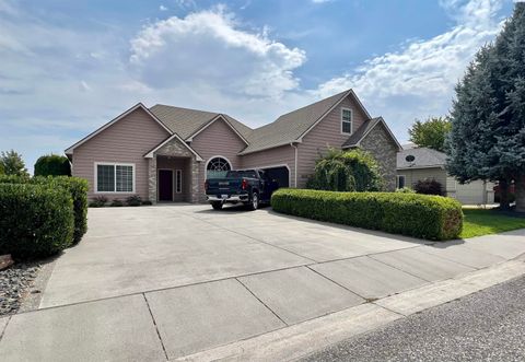 Photo of 3510 Waterford Street, Richland, WA 99352 (MLS # 287120)
