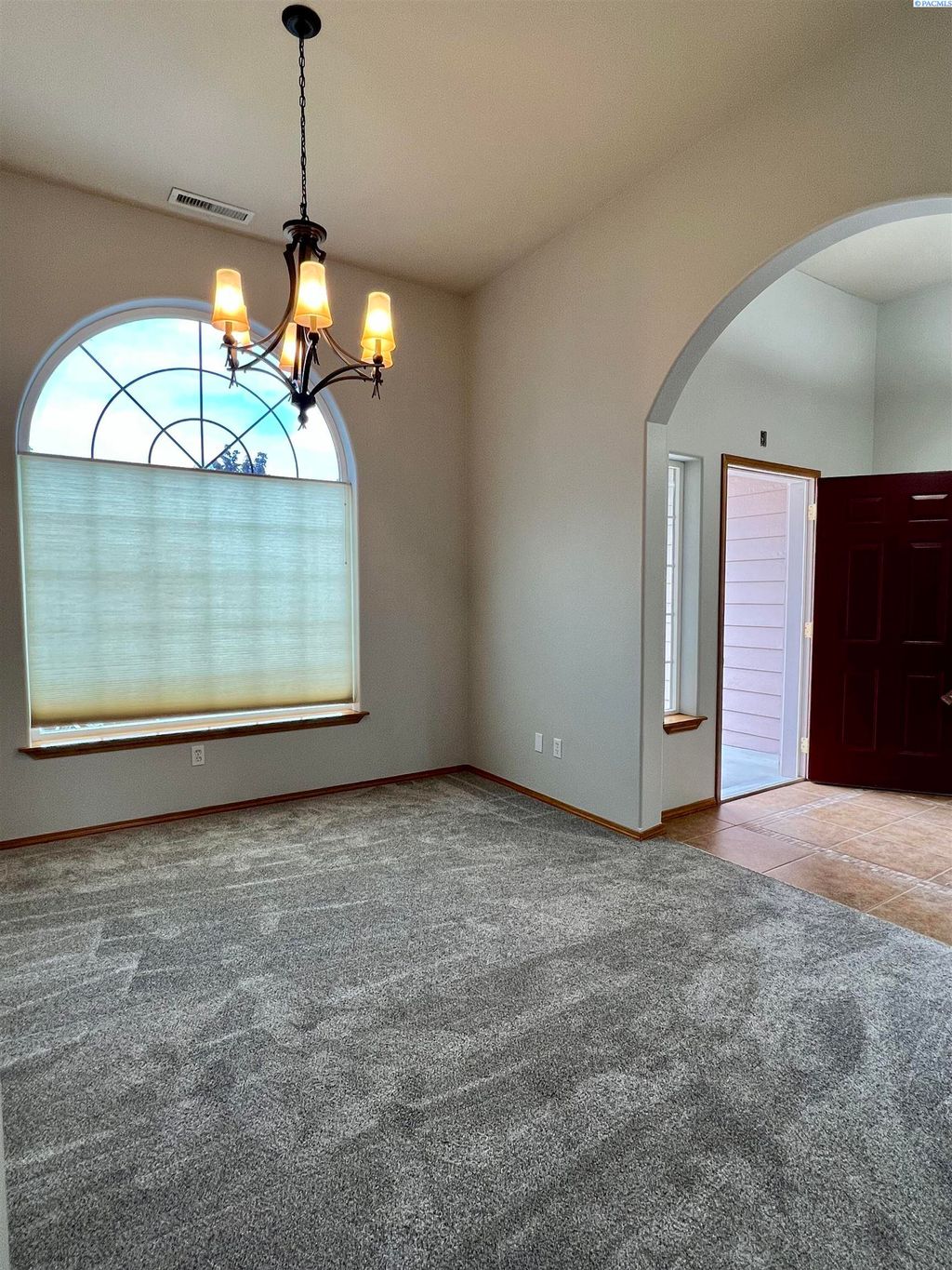 Photo of 3510 Waterford Street, Richland, WA 99352 (MLS # 287120)