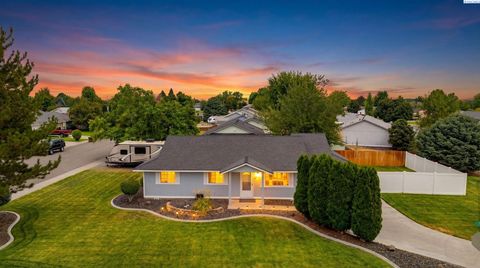 Photo of 2902 Rose St, West Richland, WA 99353 (MLS # 289618)