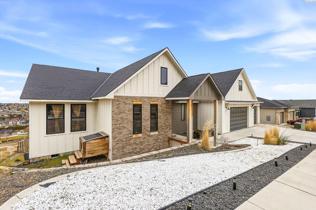 Photo of 5520 Hershey Ln, West Richland, WA 99353 (MLS # 291289)