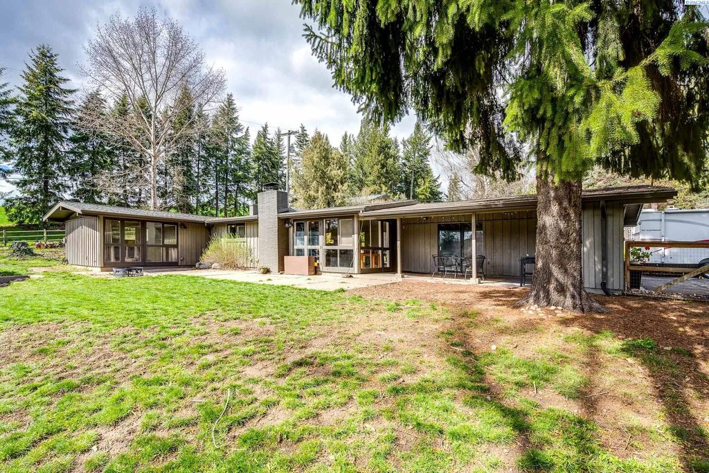 Photo of 1765 SW Baldwin Dr, Pullman, WA 99163 (MLS # 291841)