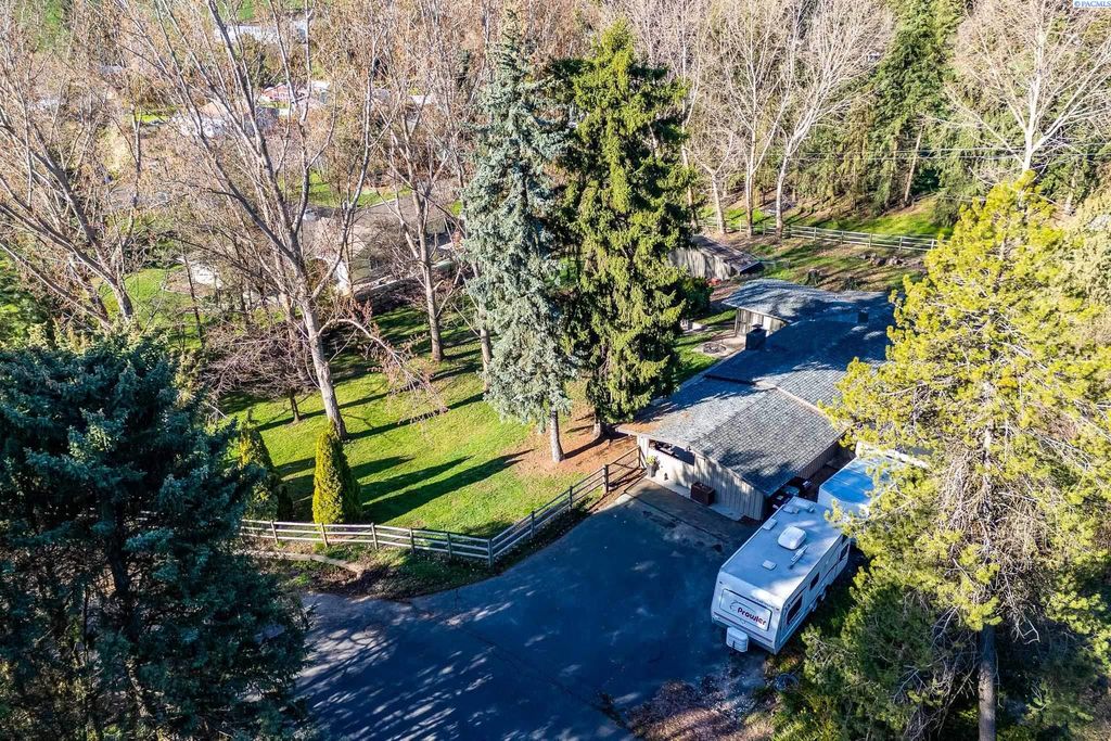 Photo of 1765 SW Baldwin Dr, Pullman, WA 99163 (MLS # 291841)