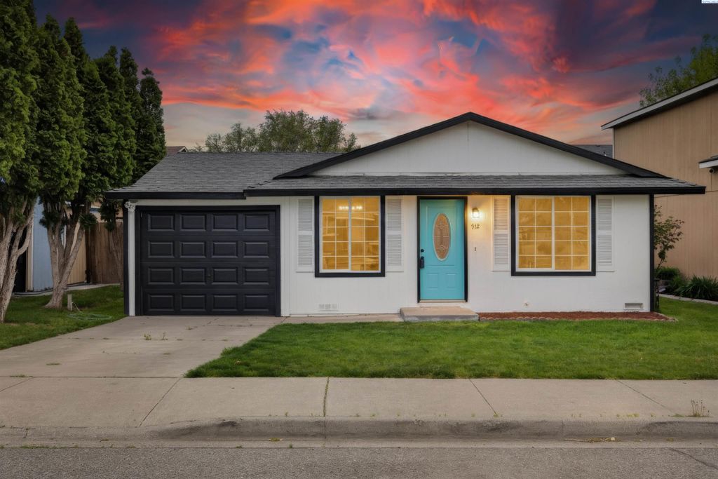 Photo of 512 E 8th Ave, Kennewick, WA 99336 (MLS # 292058)