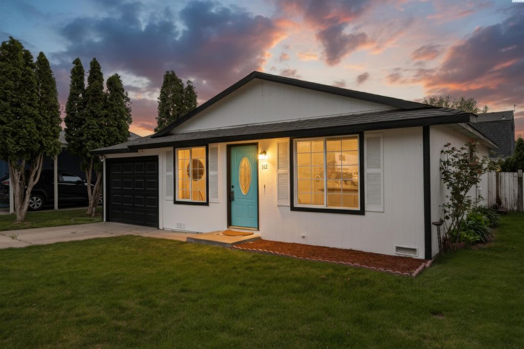 Photo of 512 E 8th Ave, Kennewick, WA 99336 (MLS # 292058)
