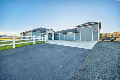 Photo of 2807 N Riverside Drive, West Richland, WA 99353 (MLS # 289672)