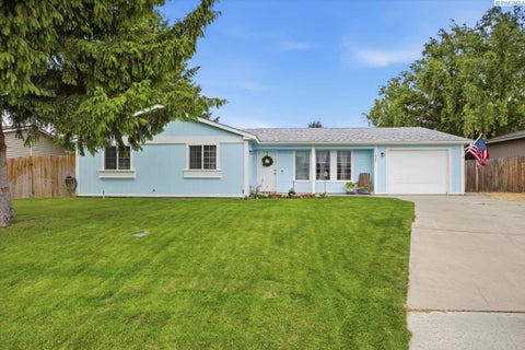 Photo of 1547 13th St, Benton City, WA 99320 (MLS # 293359)