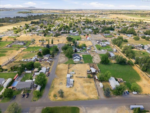 Photo of 26 Off Place, Burbank, WA 99323 (MLS # 293829)