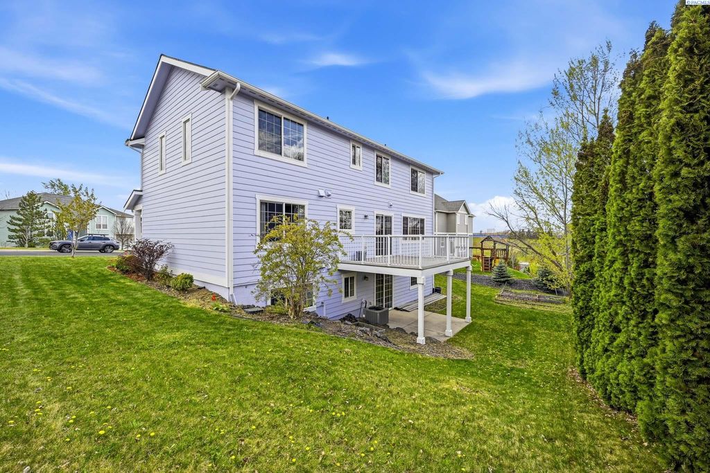 Photo of 2365 NW High Point Ct, Pullman, WA 99163 (MLS # 292628)