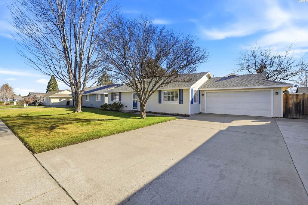 Photo of 4731 Holly Way, West Richland, WA 99354 (MLS # 290802)