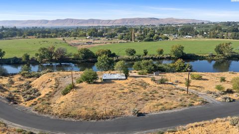 Photo of 70212 N Demoss Rd, West Richland, WA 99320 (MLS # 287647)