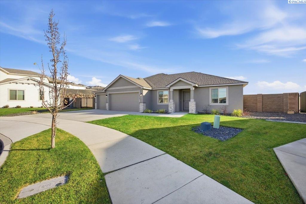 Photo of 6114 W 32nd Ave, Kennewick, WA 99338 (MLS # 289390)