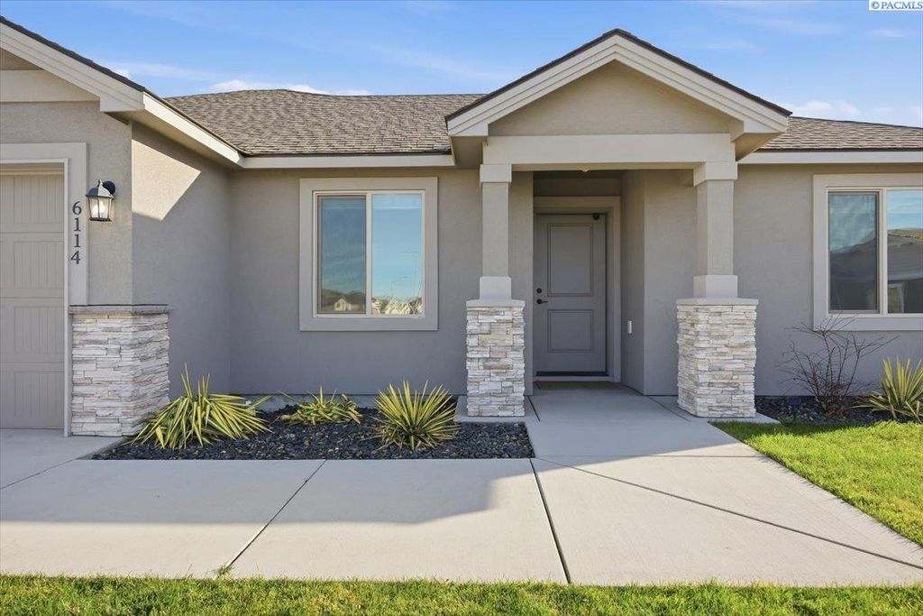 Photo of 6114 W 32nd Ave, Kennewick, WA 99338 (MLS # 289390)