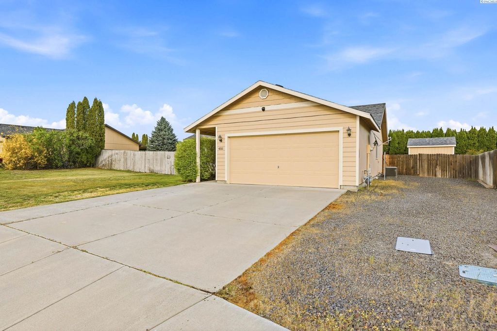 Photo of 4311 Brahman Ln, Pasco, WA 99301 (MLS # 291891)