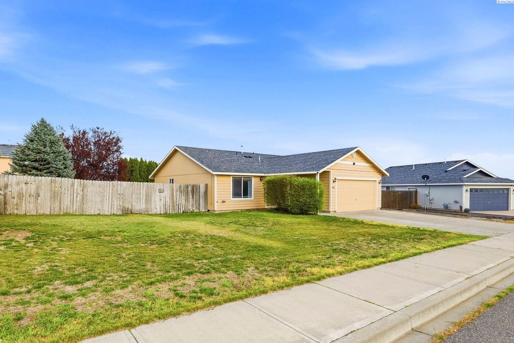 Photo of 4311 Brahman Ln, Pasco, WA 99301 (MLS # 291891)