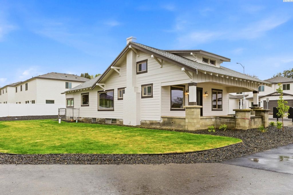 Photo of 1053 S Underwood Pl, Kennewick, WA 99337 (MLS # 292467)