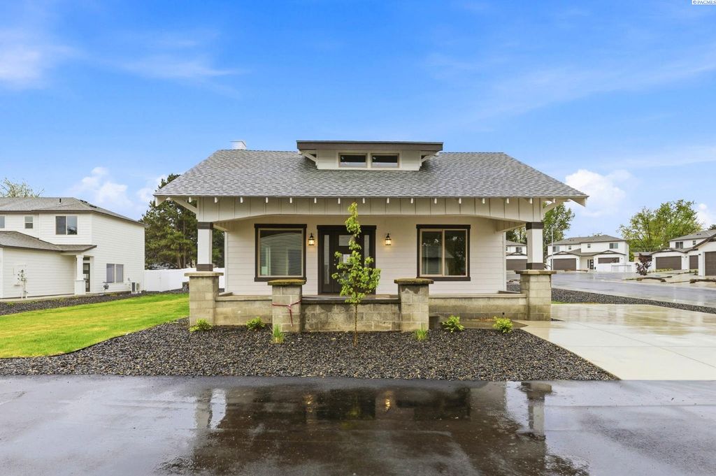 Photo of 1053 S Underwood Pl, Kennewick, WA 99337 (MLS # 292467)